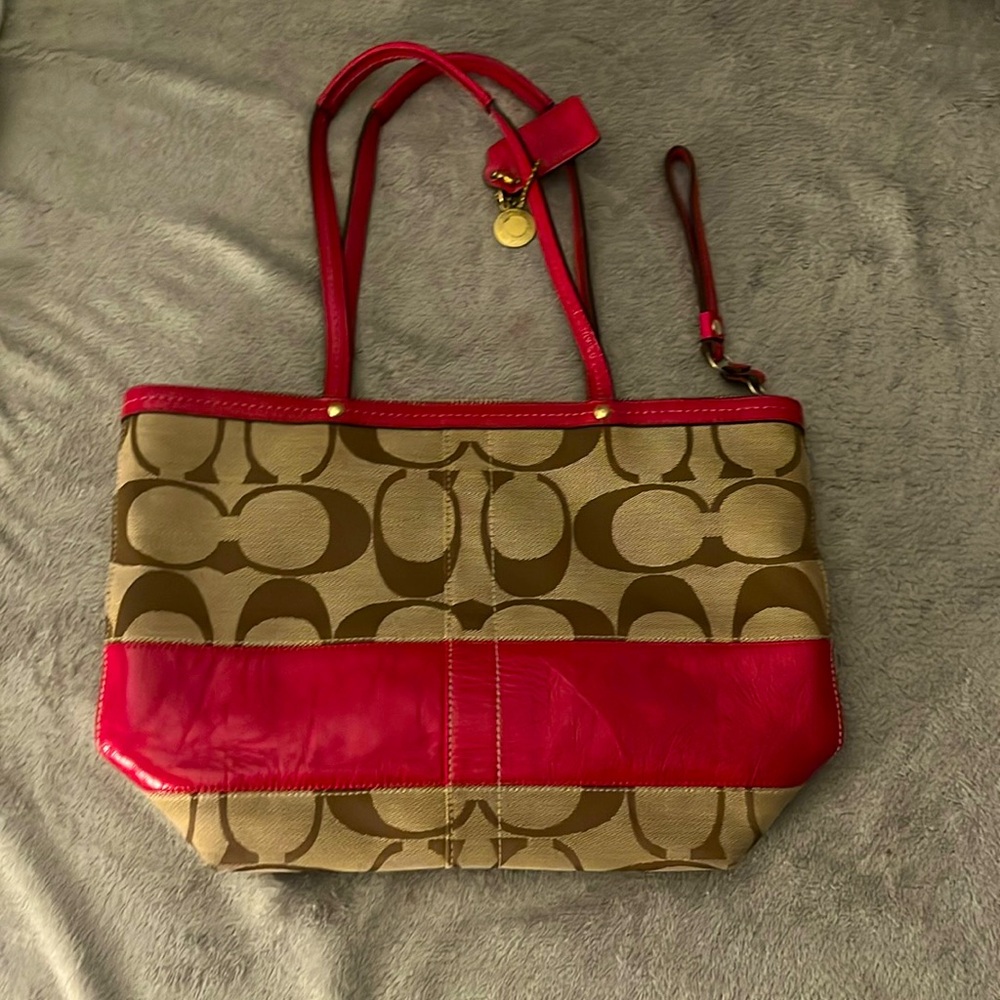 Coach purse used only a couple times in great condition